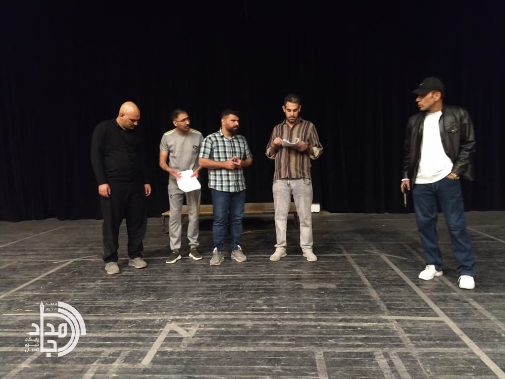 نمایش کمدی «دالتونها و ننه قمر» در راه زاهدان/ تئاتری برای مردم اما بدون اسپانسر