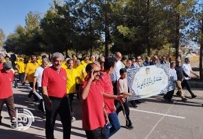 روایت تصویری از همایش ورزش همگانی کارگران در زاهدان / از پیاده‌روی خانوادگی تا یادمان شهدای دانش‌آموز میناب