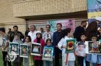تشکیل زنجیره انسانی کودکان در همایش کارگران زاهدان / ادای احترام به شهدای دانش‌آموز میناب